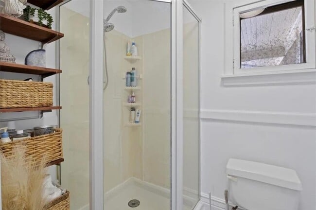 Building Photo - 272 Linden St