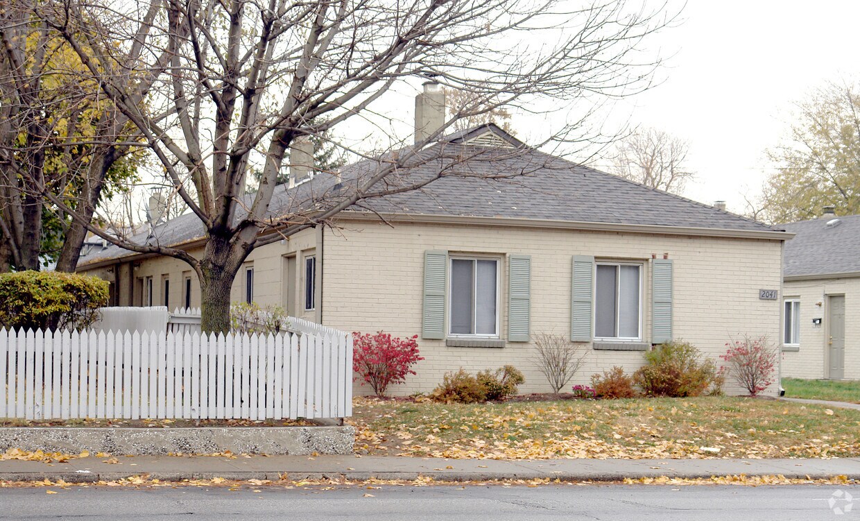 Foto principal - 2041 N College Ave