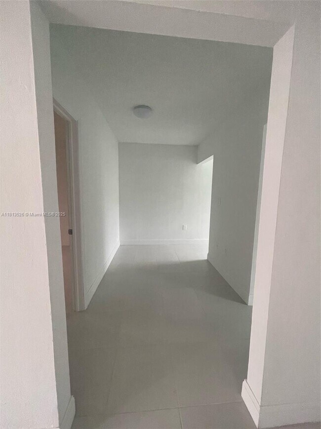 Foto del edificio - 2622 NW 24th St