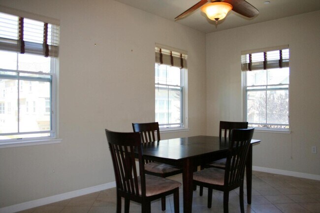Foto del edificio - Beautiful Sunnyvale Townhouse!