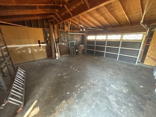 Building Photo - DESIRABLE MESA LOCATION