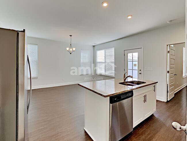 Foto del edificio - 5234 Tupelo St