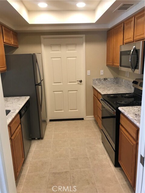 Foto del edificio - 21060 Vandenberg Ave