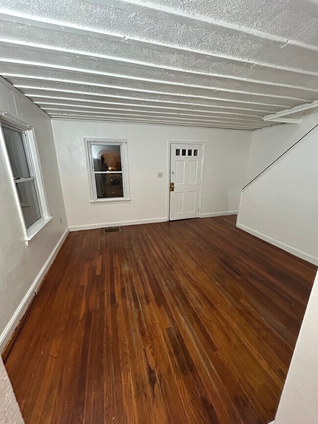 Sala de estar - 314 W Maple St