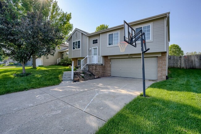 Building Photo - Must See 3 Bedroom In Coyote Run!!