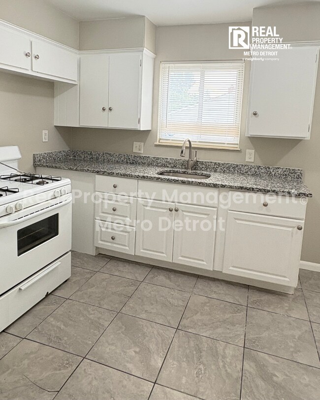 Foto del edificio - 22706 Hillock Ave