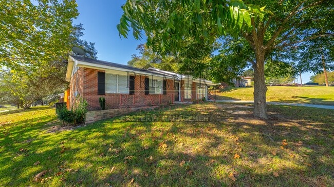 Building Photo - 6344 Newick Dr