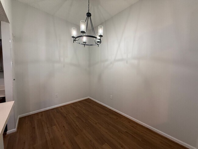 Foto del edificio - 415 W 8th St