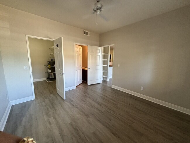 Foto del edificio - 2 Bed, 2 Bath condo, ground floor unit