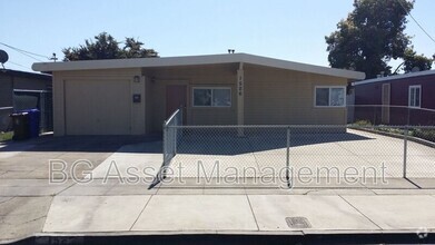 Building Photo - 1526 Visalia Ave