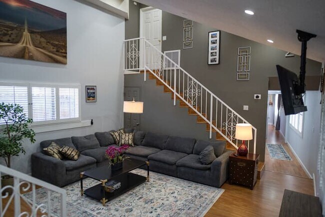 Foto del edificio - 4855 Orion Ave