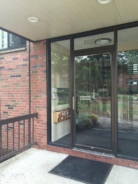 Foto del edificio - 1323 Worcester Rd