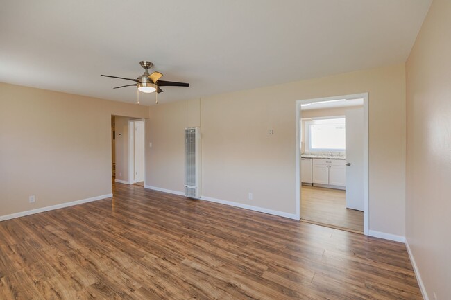 Building Photo - Spacious 4 Bedroom Home