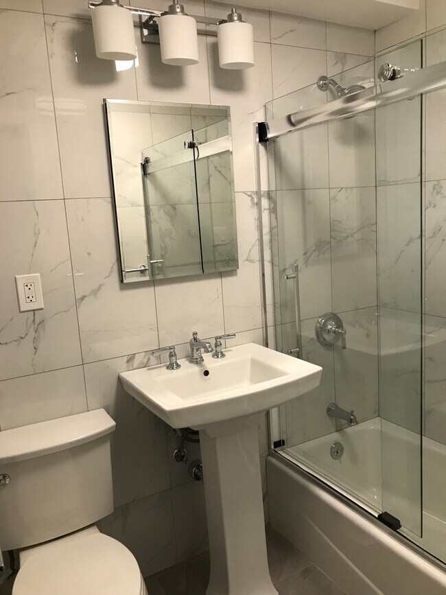 Foto del edificio - 2461 28th St