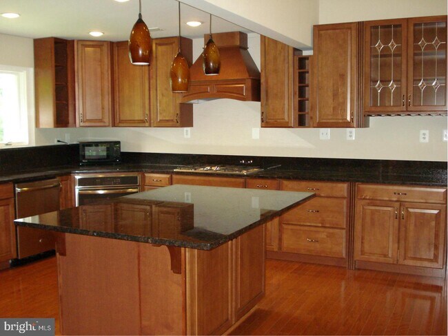 Building Photo - 3143 Juniper Ln