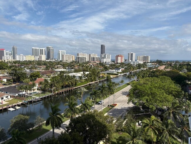 Foto del edificio - 3600 Yacht Club Dr