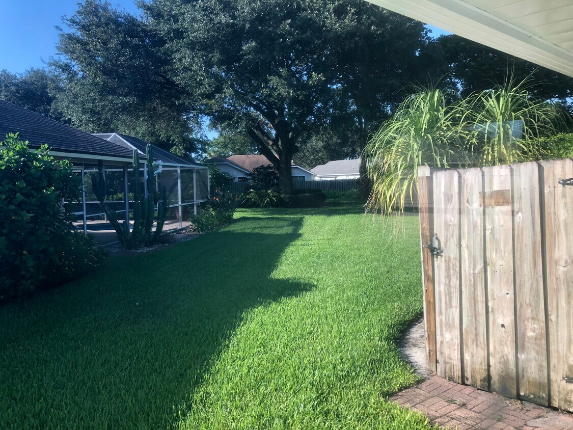 Foto principal - 720 Samuel Chase Ln