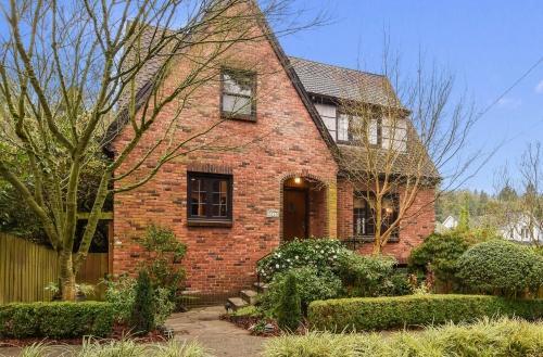 Building Photo - 3 bedroom in Seattle WA 98122