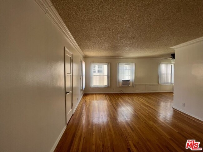 Foto del edificio - 1223 S Orange Grove Ave