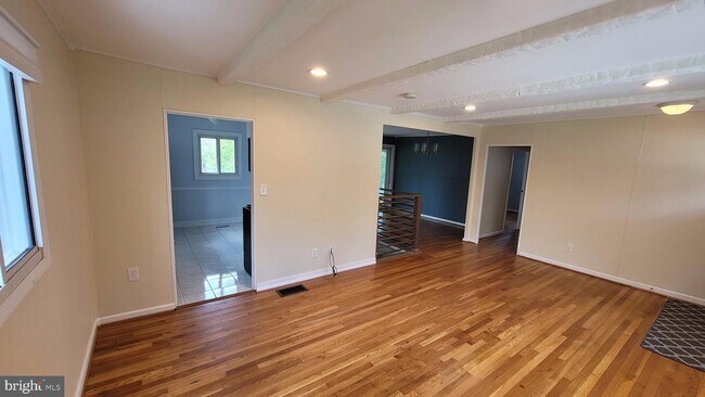 Building Photo - 3202 Edgewood Rd
