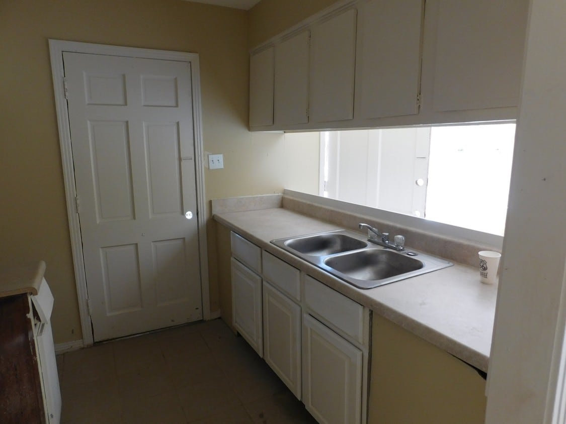Building Photo - 1150 Hollywood Drive, Unit 1