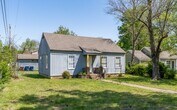Foto principal - Cute two bedroom one bath (850 sf) home wi...