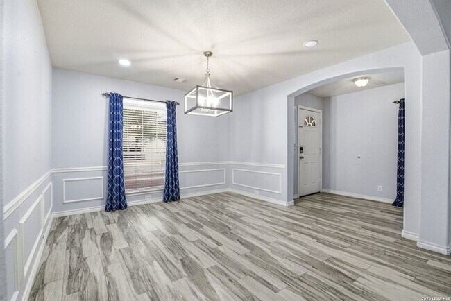 Foto del edificio - 414 Willow Grove Dr