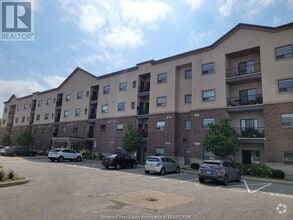 Building Photo - 8475 Wyandotte St E