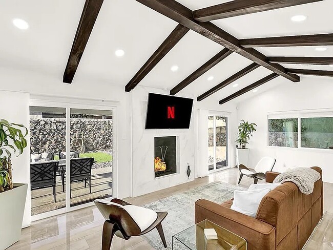 Building Photo - 7313 Cerro Negro Dr