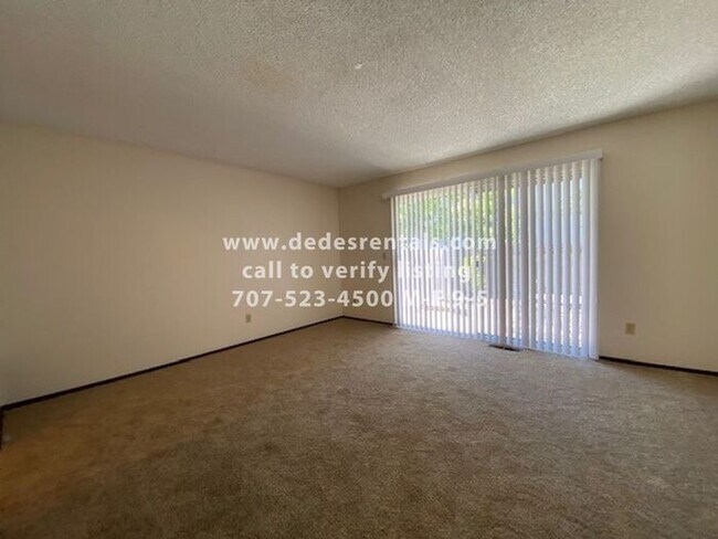 Building Photo - Attractive Condo in Beautiful Healdsburg!