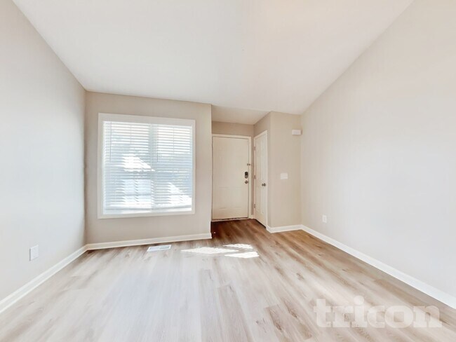 Building Photo - 2028 Ballston Pl