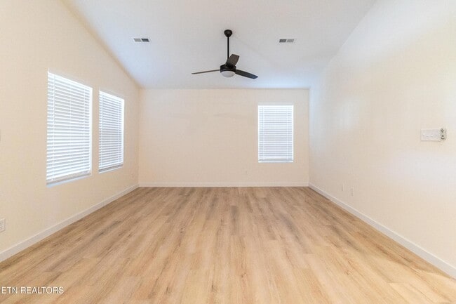 Building Photo - 205 Kingwood Rd