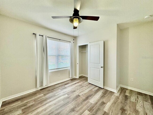 Building Photo - 10626 Park Meadowbrooke Dr
