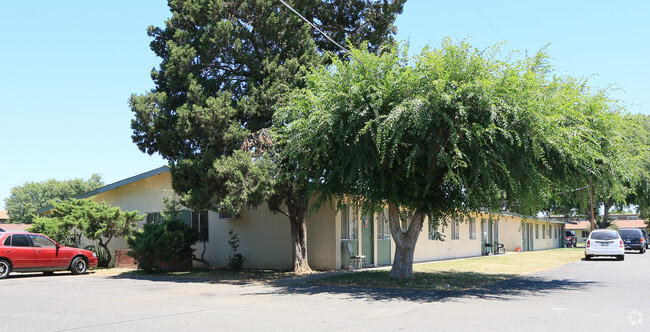 Building Photo - Campus Garden Apartments