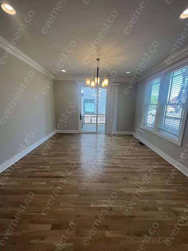 Building Photo - 714 28th Ave N