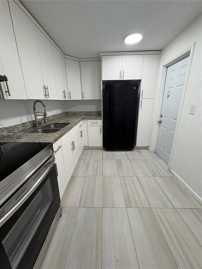 Foto del edificio - 447 NE 195th St
