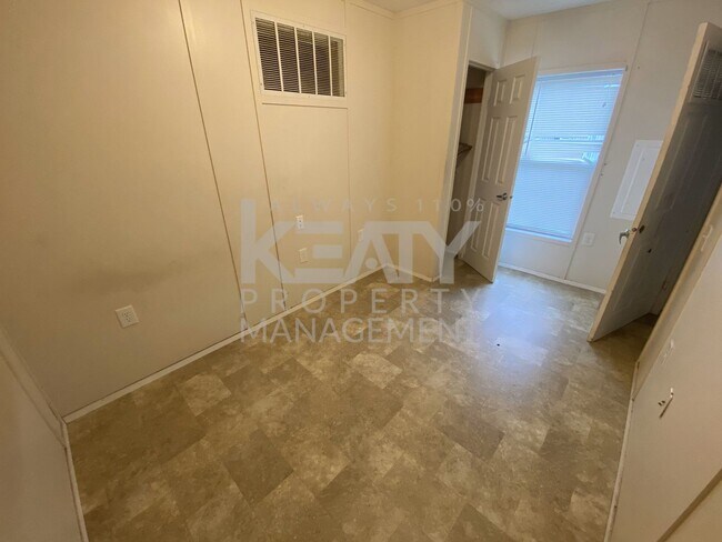 Building Photo - 3 bed 2 bath home