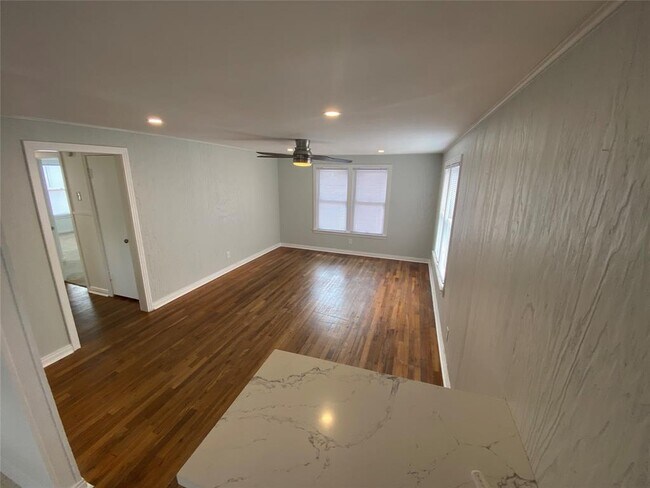 Foto del edificio - 405 Fairbanks St