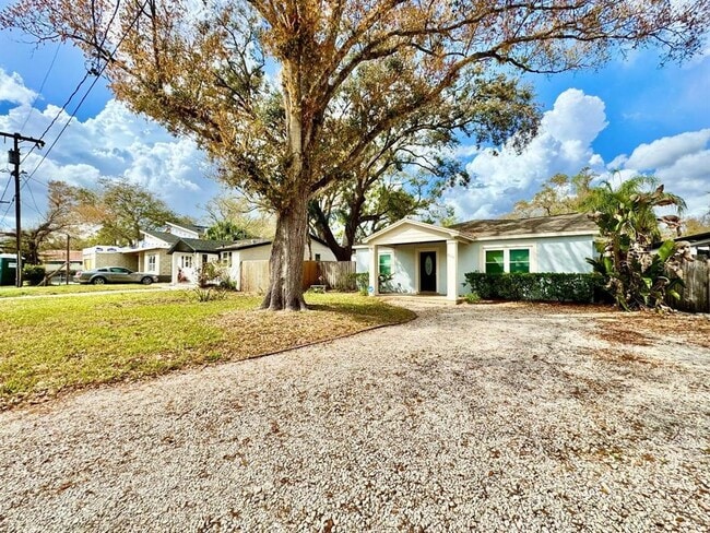 Building Photo - 809 W Hiawatha St