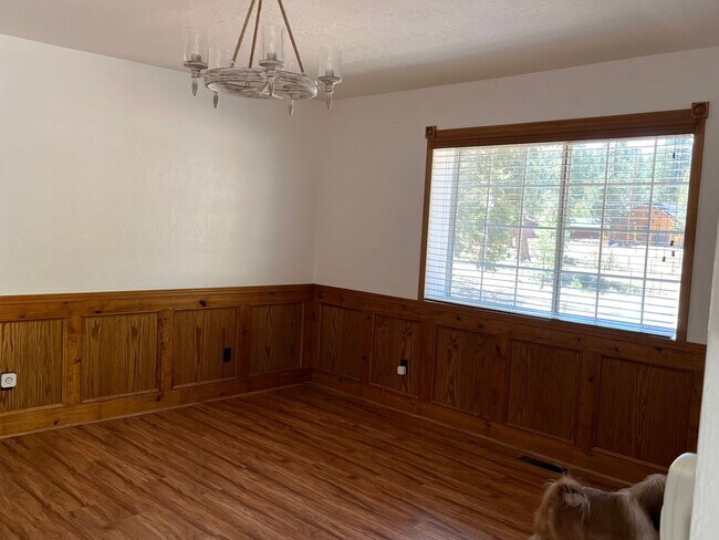 Foto del edificio - Beautiful 2 Bedroom 2 Bathroom in Big Bear City with Large Backyard