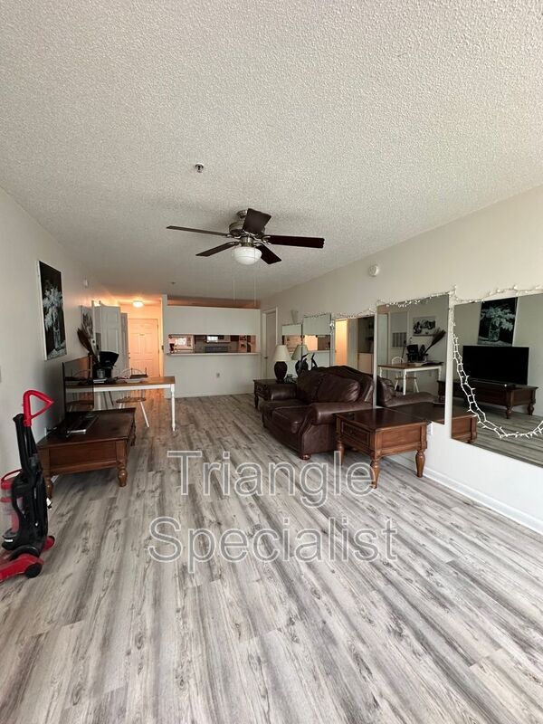 Building Photo - 1420 Collegiate Cir