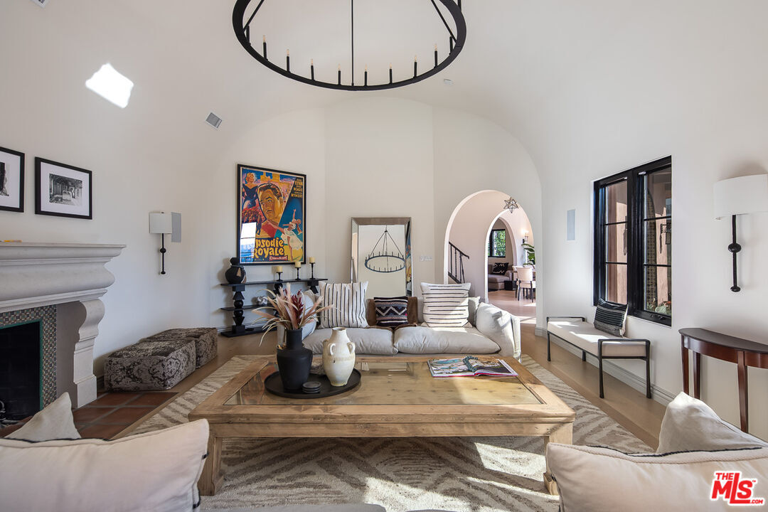 Foto principal - 8425 W Sunset Blvd