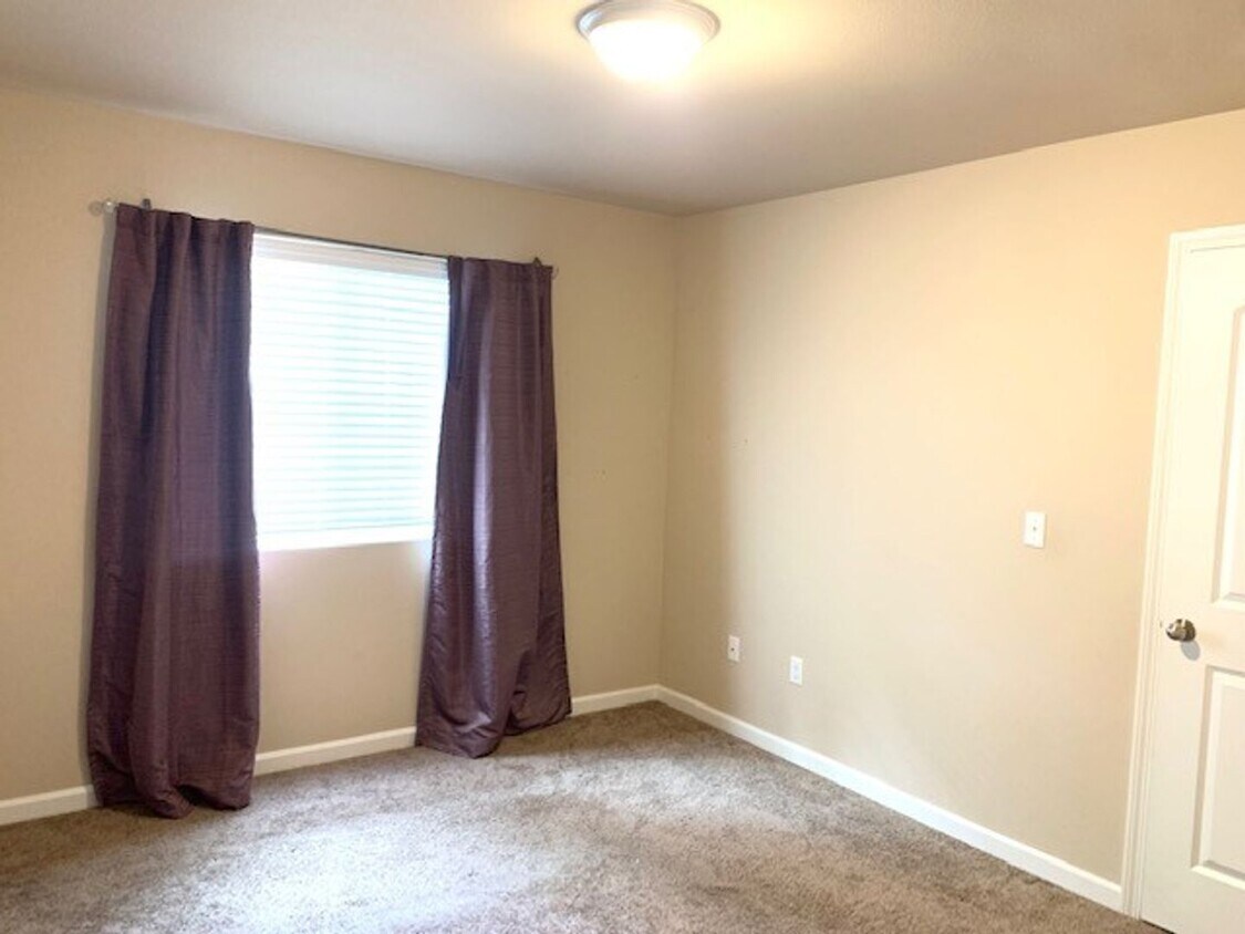 Primary Photo - 4 Bedroom Home in Convenient Port Orchard ...