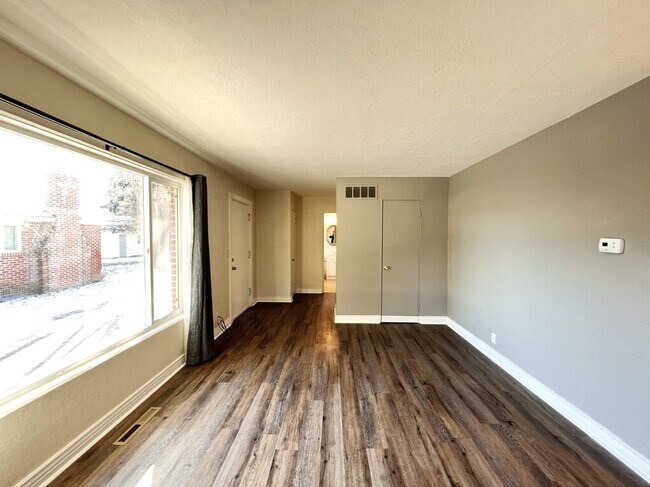 Building Photo - 2705 W Agate St
