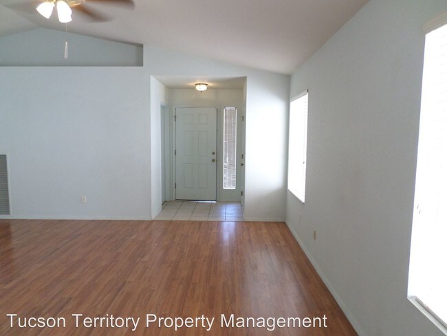 Building Photo - 2 br, 2 bath House - 4658 W. Knollside St.