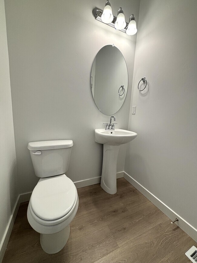 Foto del edificio - 10078 Loblobby Ln