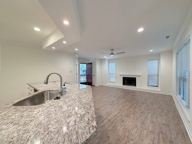 Building Photo - 413 New Kent Pl