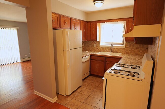 Foto del edificio - 3680 W 119th St