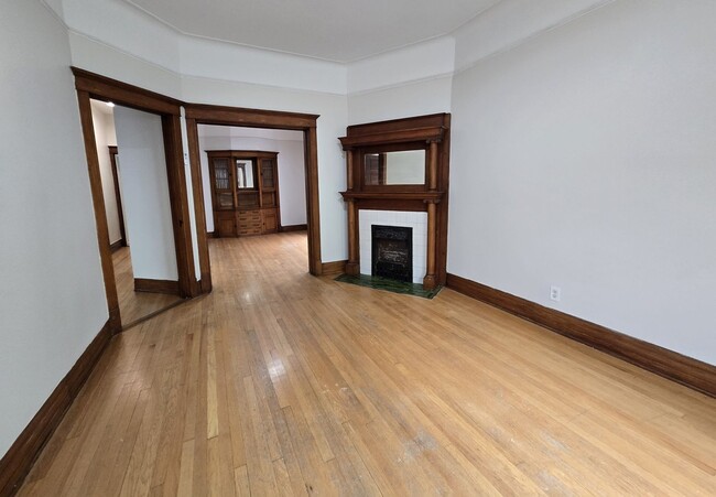 Photo - 3710 N Lakewood Ave Apartment
