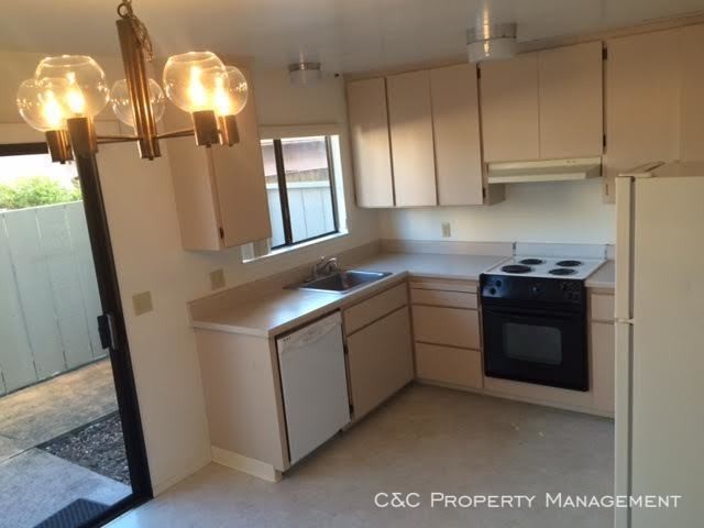Primary Photo - Large 2 Bedroom 1.5 Bath PG Apartment